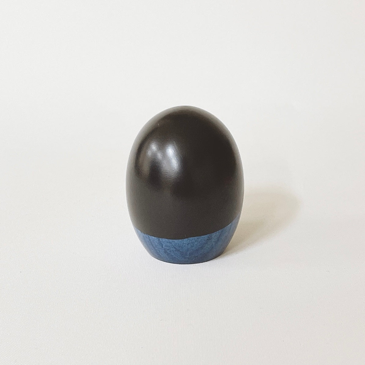 usaburo-kokeshi-yuki-no-sei-s-blue-figurine-miniature-artisanale-70-mm image 3