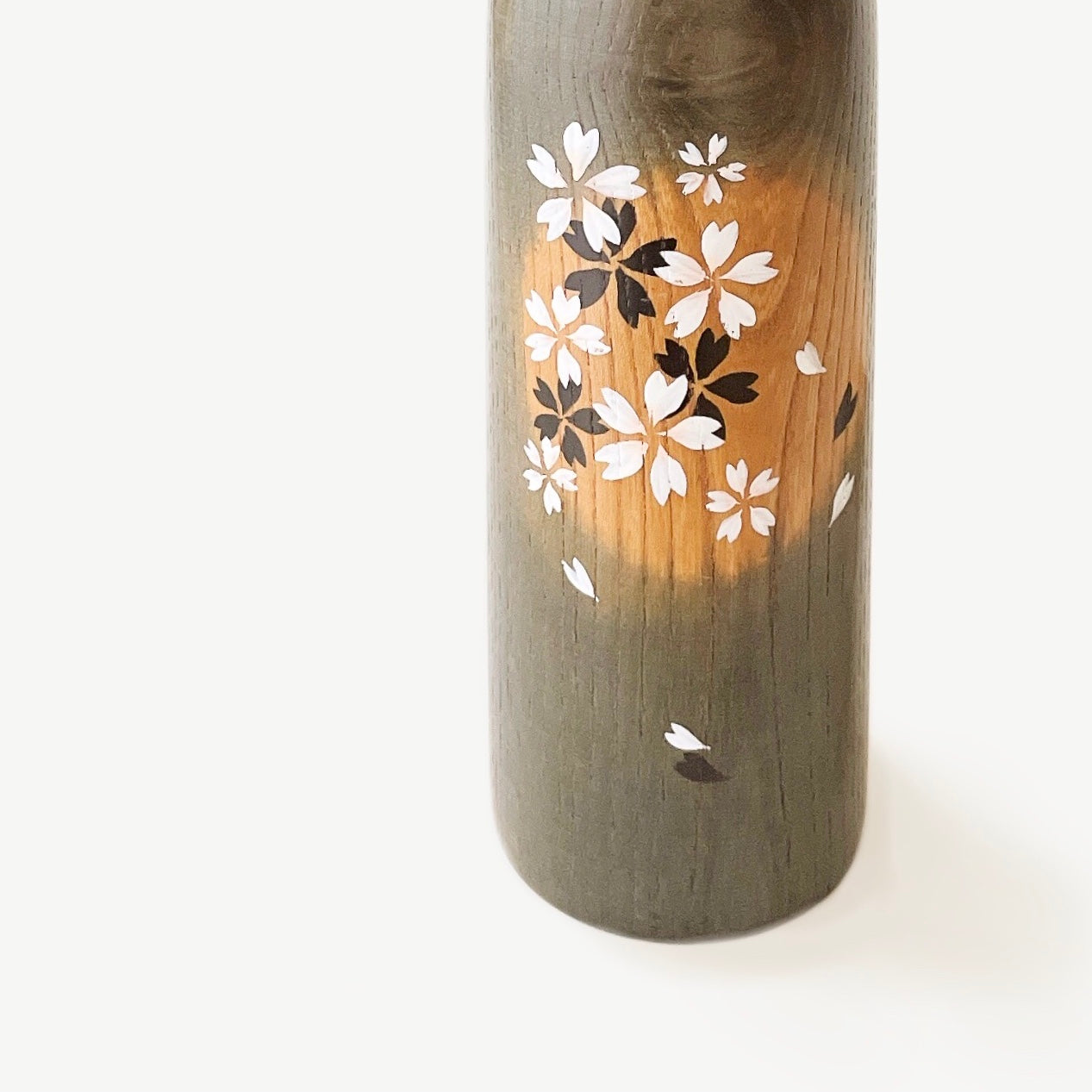 usaburo-kokeshi-shungetsu-spring-moon-poup-e-artisanale-28-5-cm image 3