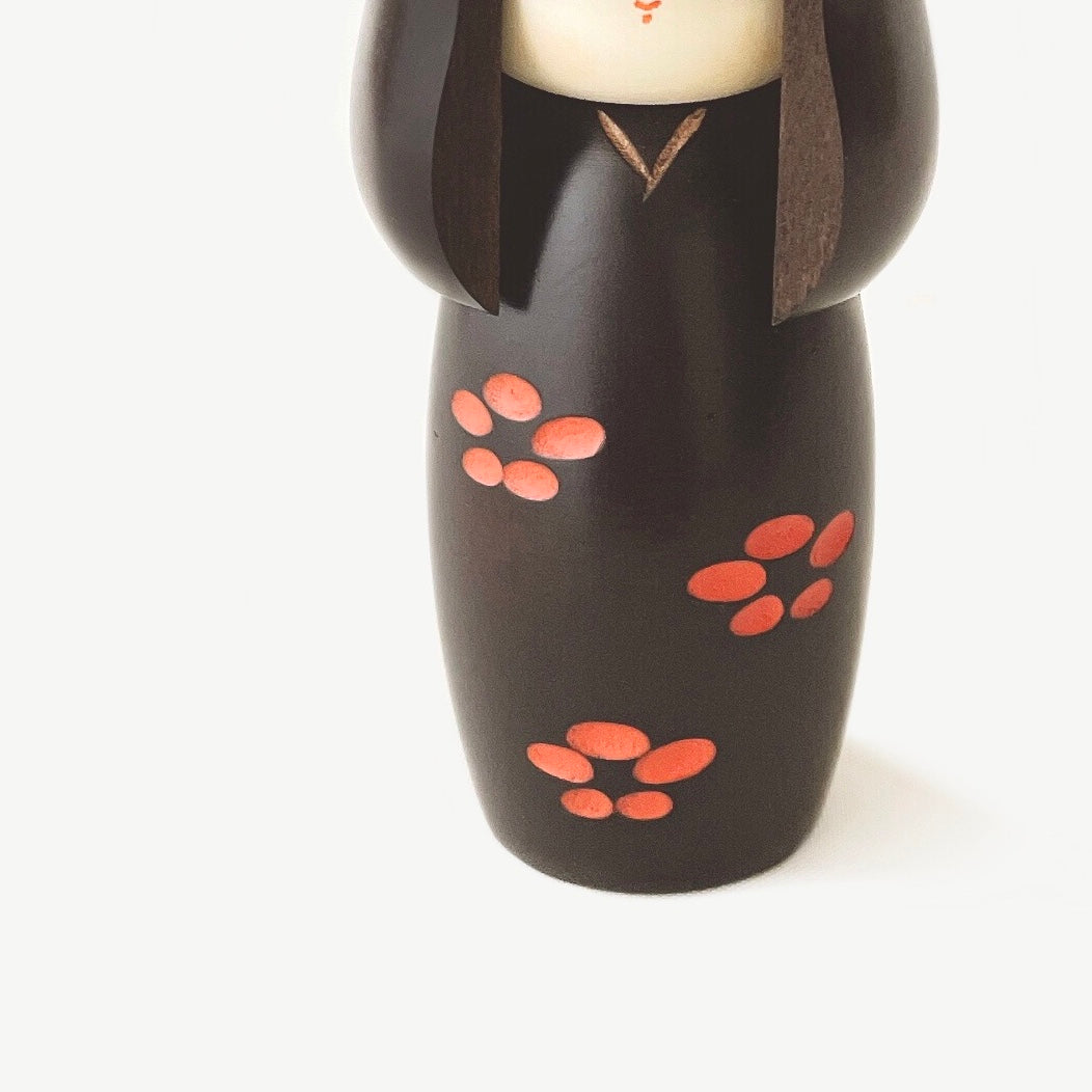 usaburo-kokeshi-shun-sai-spring-scenery-figurine-kokeshi-artisanale image 3