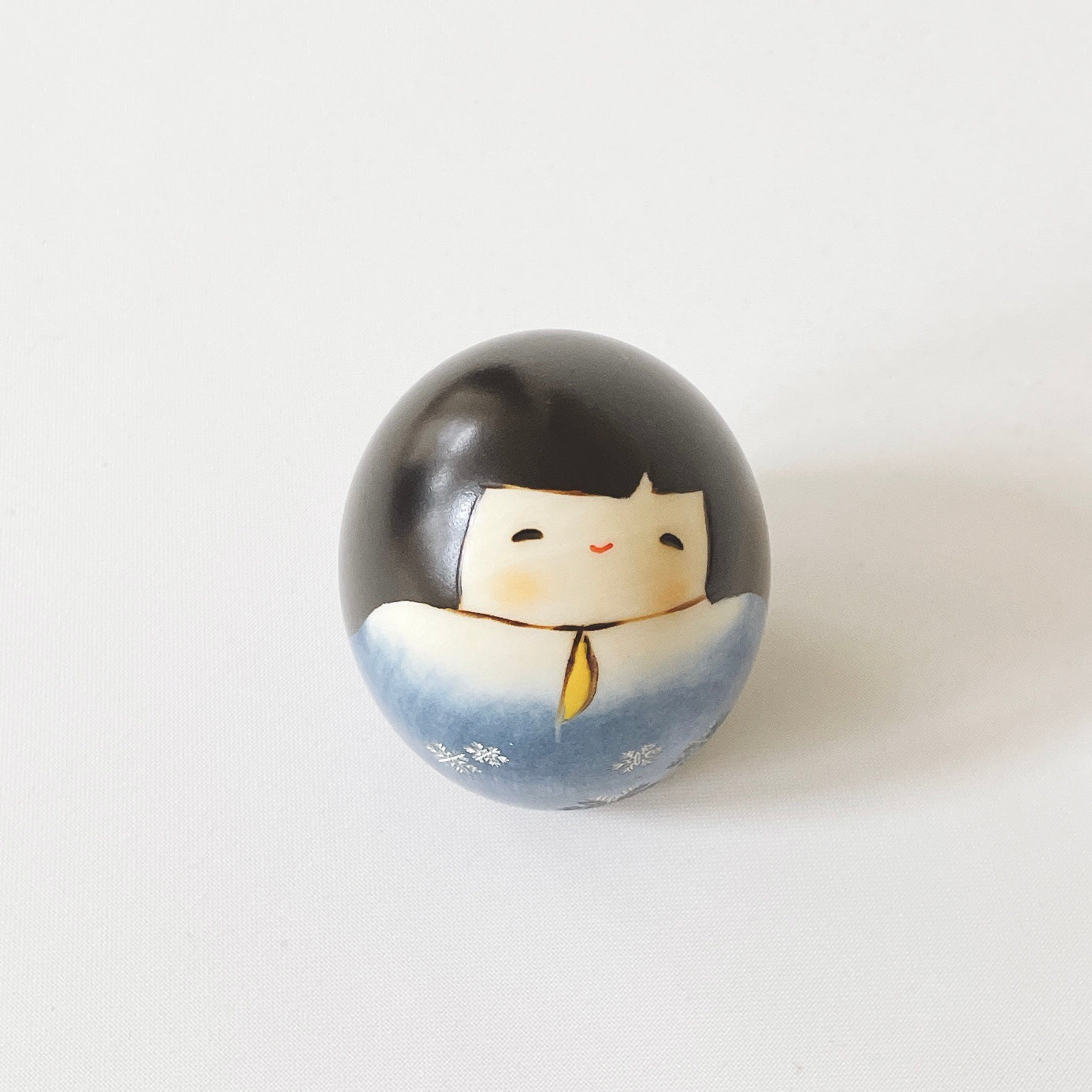 usaburo-kokeshi-yuki-no-sei-s-blue-figurine-miniature-artisanale-70-mm image 5