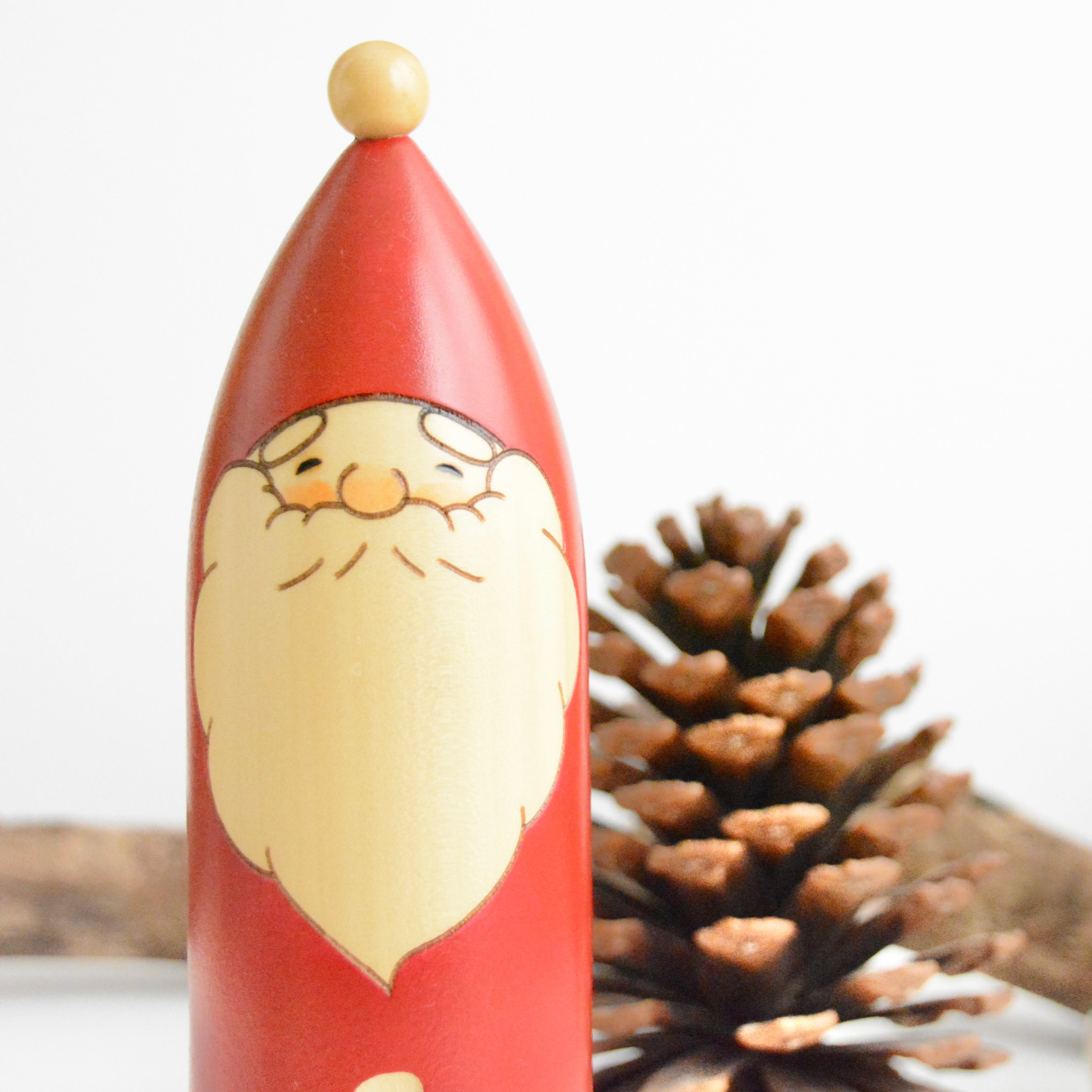usaburo-kokeshi-santa-sapin-p-re-no-l-triangulaire-s-m-l-en-mizuki image 1