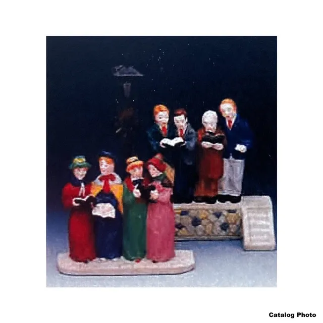 lemax-caroling-on-the-common-figurine-miniature-chorale-de-no-l image 1