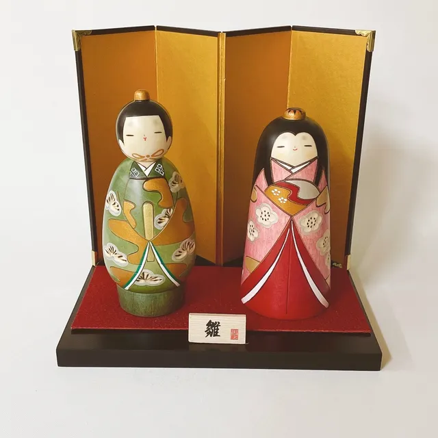 usaburo-kokeshi-tachi-hina-standing-set-hina-2-kokeshi-18-cm image 1