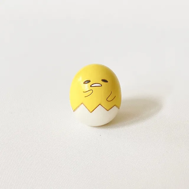 usaburo-kokeshi-gudetama-mame-yellow-miniature-artisanale-35-mm image 1