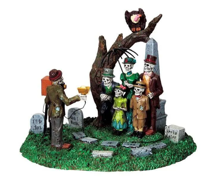 lemax-funeral-photo-figurine-miniature-de-collection-spooky-town image 1