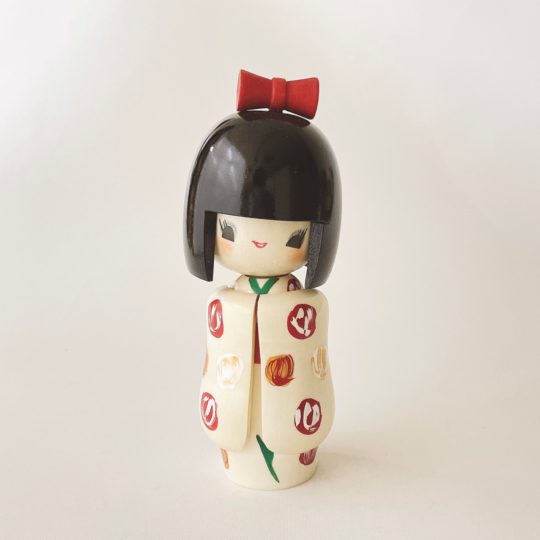 usaburo-kokeshi-otome-sode-figurine-kimono-15-cm image 3