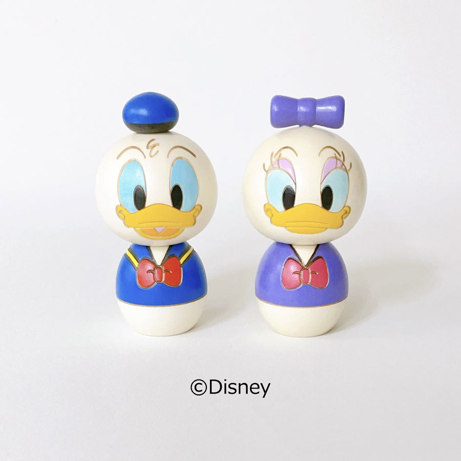 usaburo-kokeshi-daisy-disney-figurine-artisanale-10-8-cm image 8