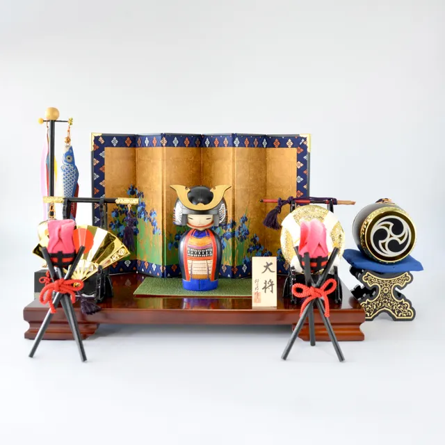 usaburo-kokeshi-taish-samoura-coffret-complet-armure-13-5-cm image 1