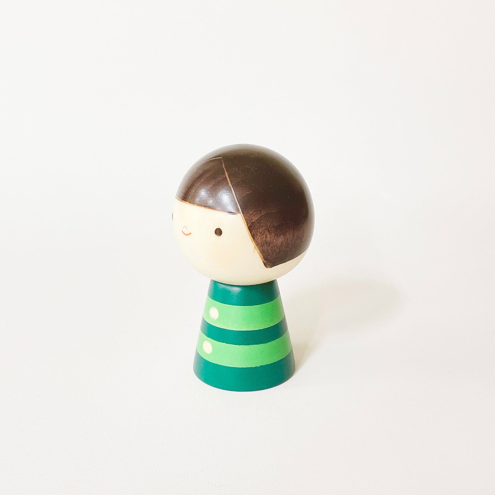usaburo-kokeshi-boku-chan-gar-on-figurine-artisanale-90-mm image 2