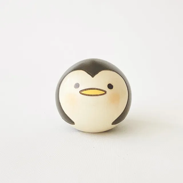 usaburo-kokeshi-yurakoro-penguin-figurine-pingouin-culbuto-58-x-58-x-50-mm image 1