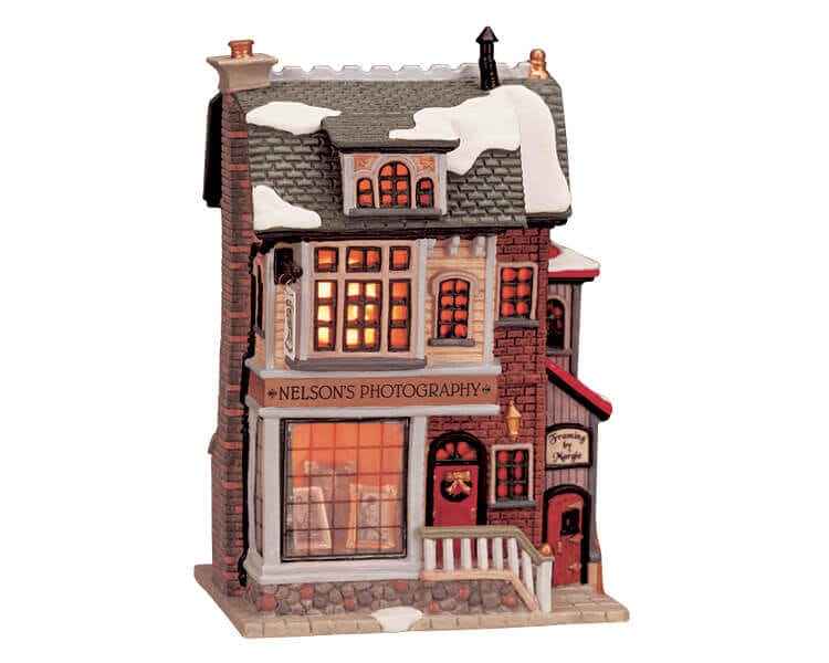 lemax-nelson-s-photography-boutique-miniature-village-de-no-l image 2