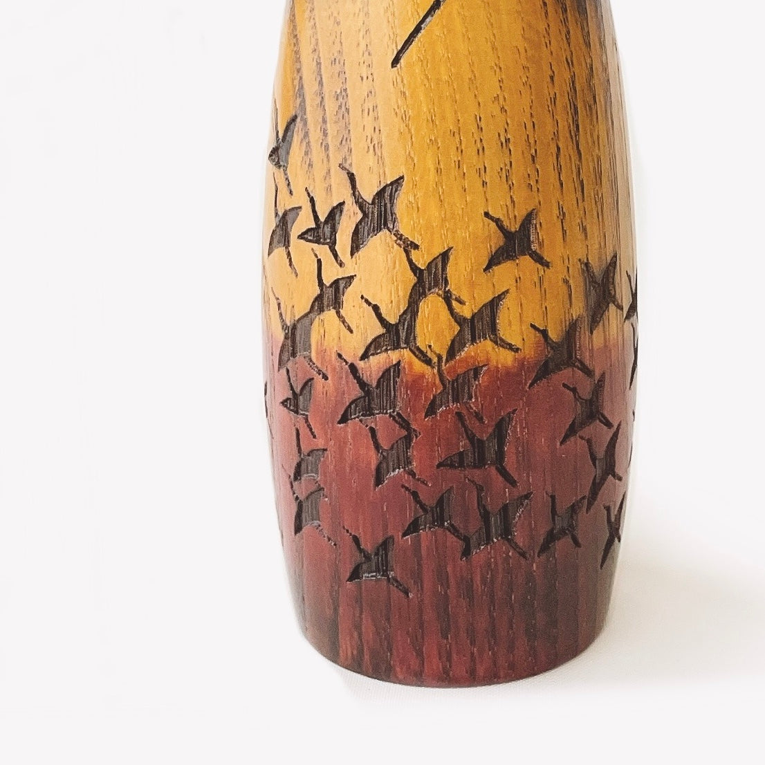 usaburo-kokeshi-tsuru-no-mai-kokeshi-grue-dansante-coucher-de-soleil-19-cm image 3