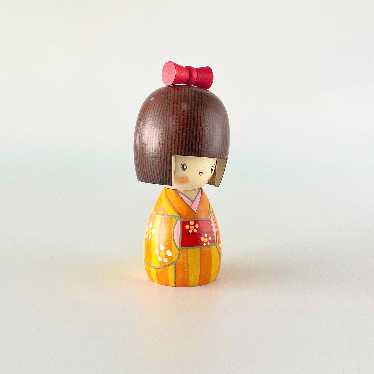 usaburo-kokeshi-otome-gokoro-feeling-in-love-kokeshi-14-cm image 4