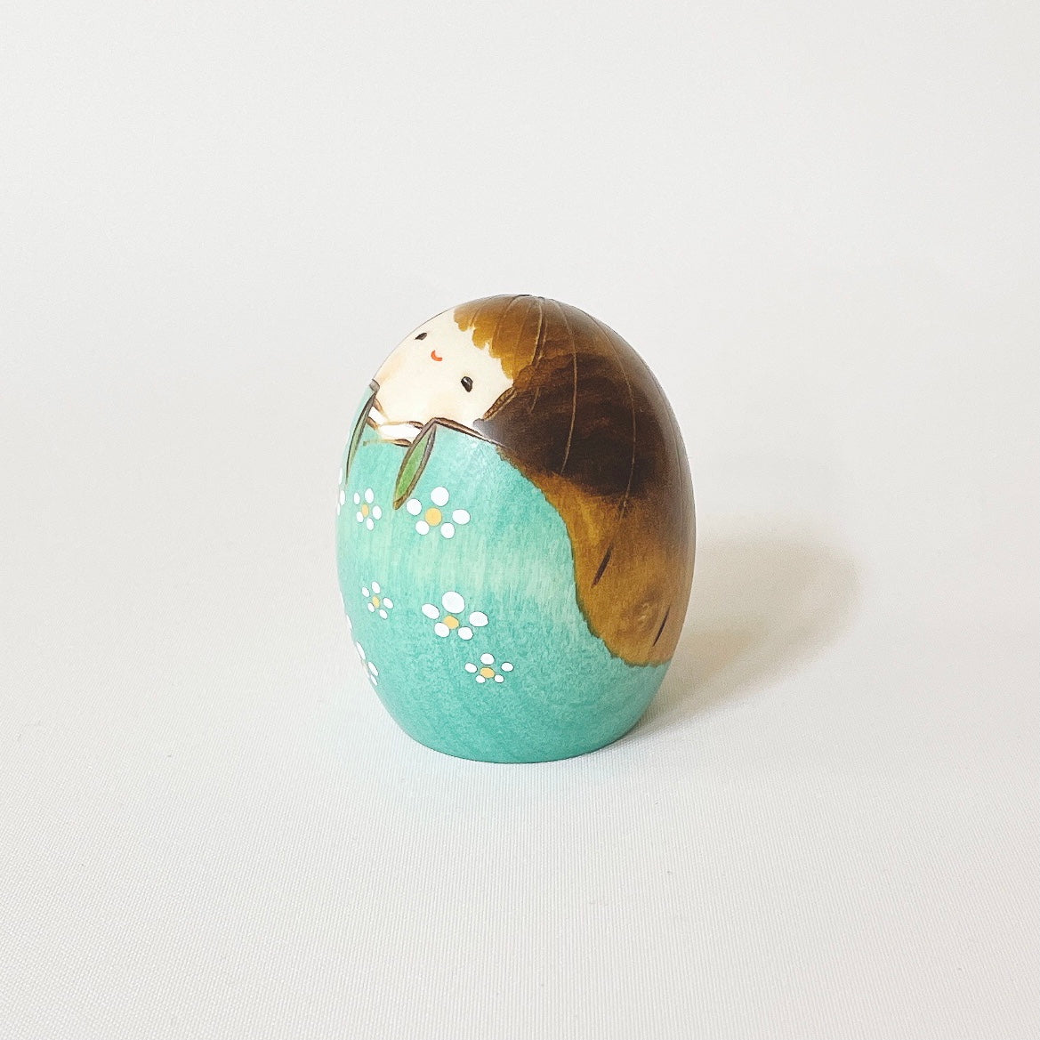 usaburo-kokeshi-shiawase-s-vert-figurine-bonheur-fleur-prunier image 2