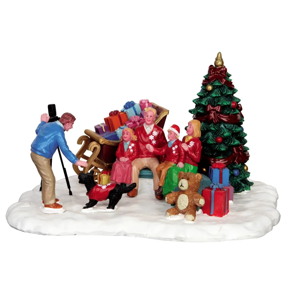 lemax-festive-family-photo-figurine-miniature-de-collection image 1
