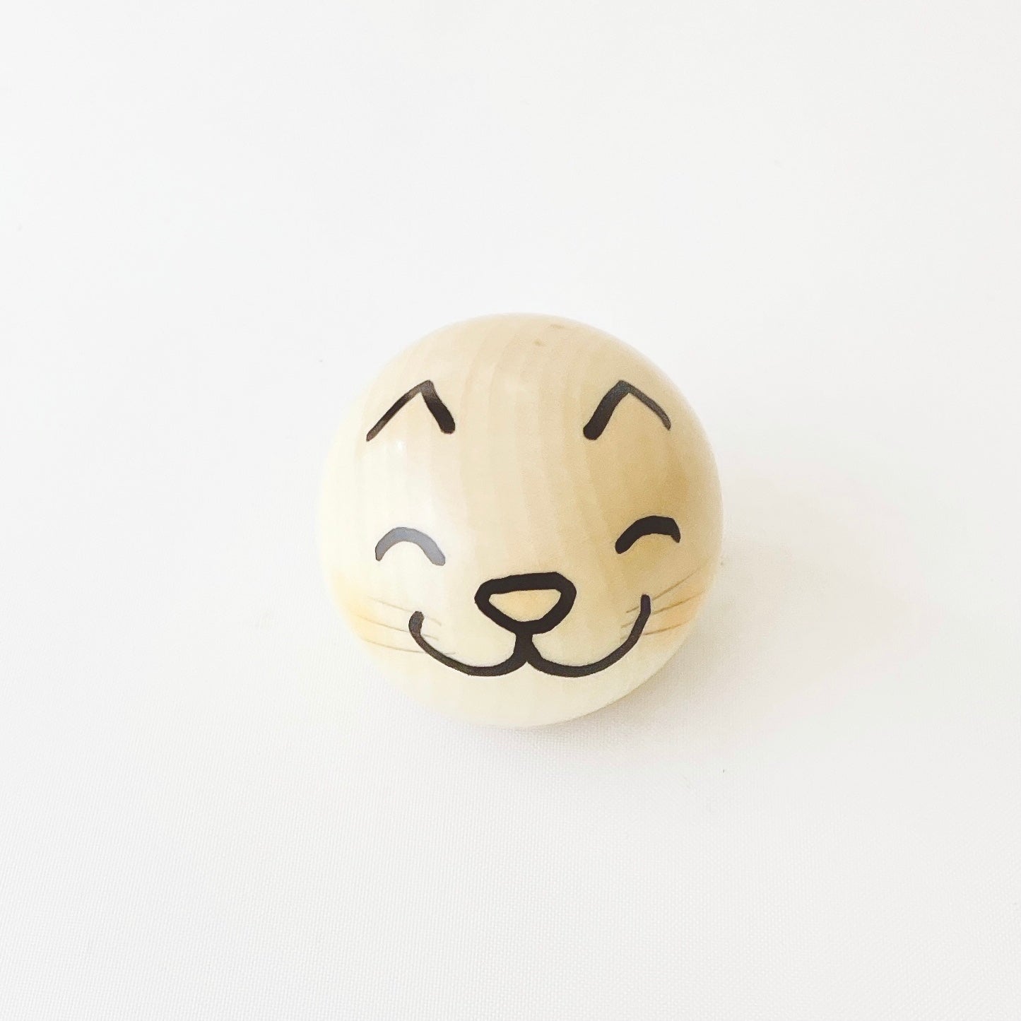 usaburo-kokeshi-yurakoro-chat-figurine-bascule-ronde-58-mm image 4