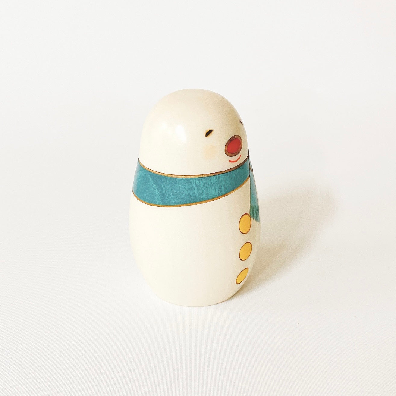 usaburo-kokeshi-bonhomme-de-neige-poup-e-kokeshi-no-l-9-cm image 4