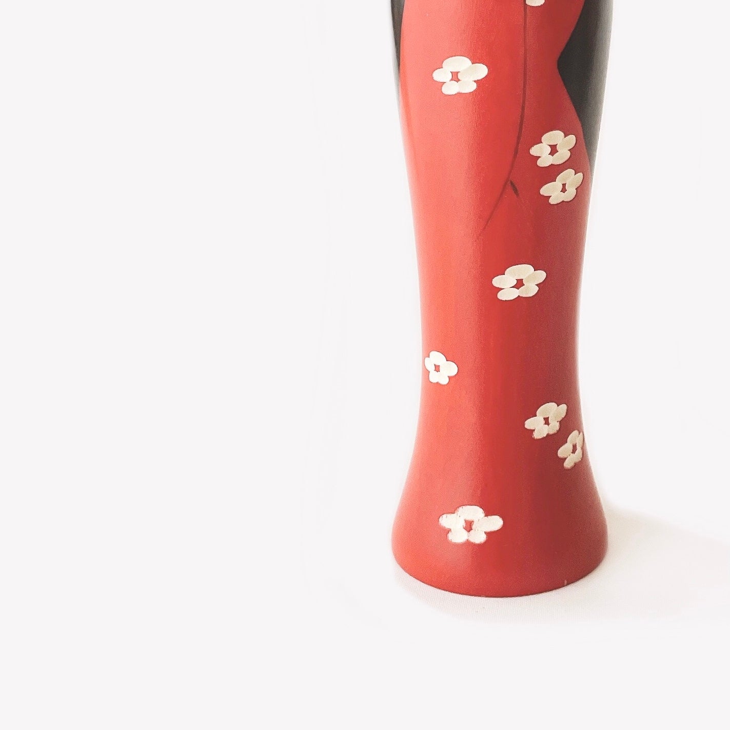 usaburo-kokeshi-yume-gokoro-rouge-figurine-yura-koro-20-cm image 3