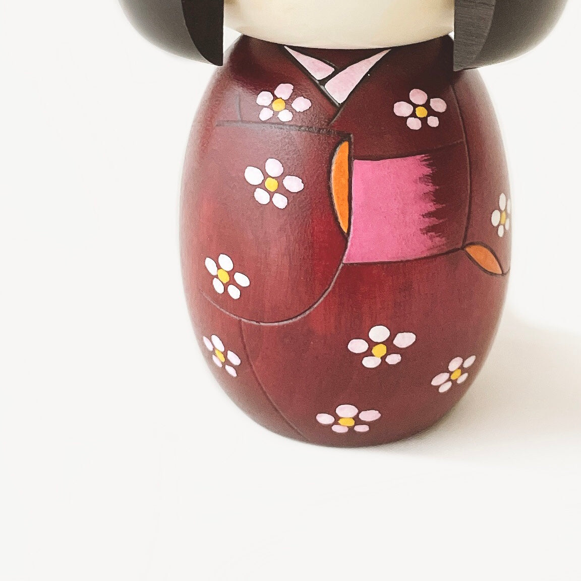 usaburo-kokeshi-hanazono-flower-garden-figurine-artisanale-15-cm image 3