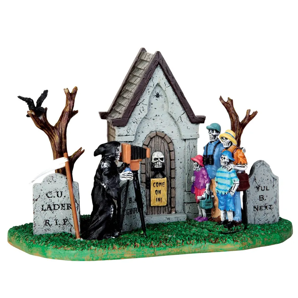 lemax-family-vacation-photo-figurine-miniature-spooky-town image 1