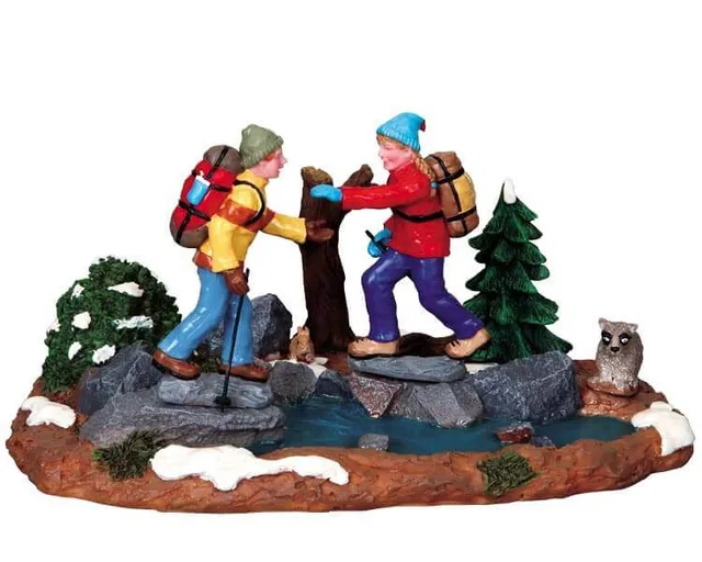 lemax-woodland-trekking-figurine-miniature-randonneurs-for-t image 1