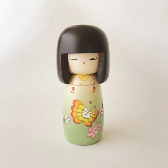 usaburo-kokeshi-cho-cho-butterfly-poup-e-artisanale-15-cm-gunma image 1