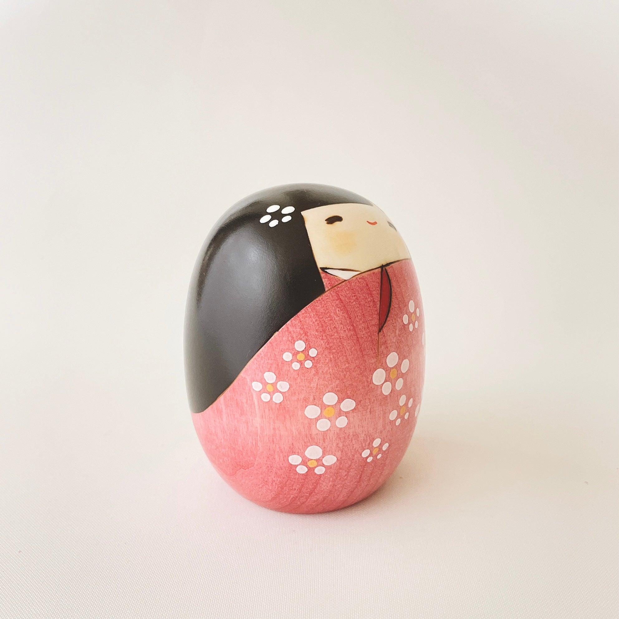 usaburo-kokeshi-shiawase-l-pink-90-mm-fleur-prunier image 4