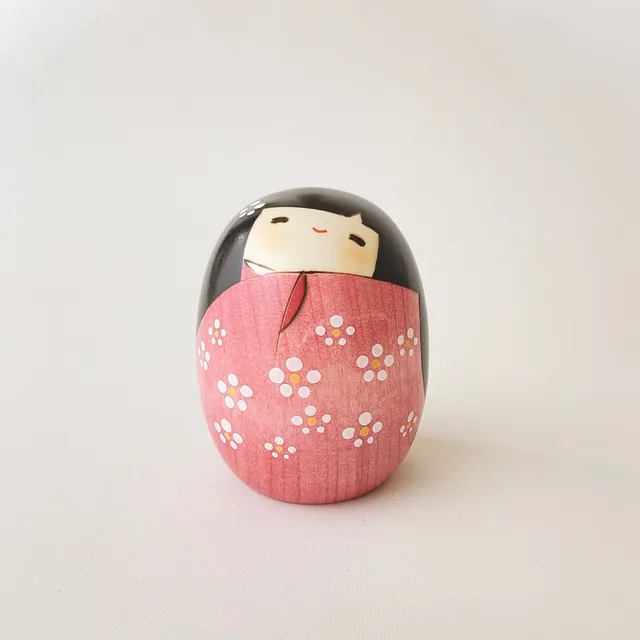usaburo-kokeshi-shiawase-l-pink-90-mm-fleur-prunier image 1