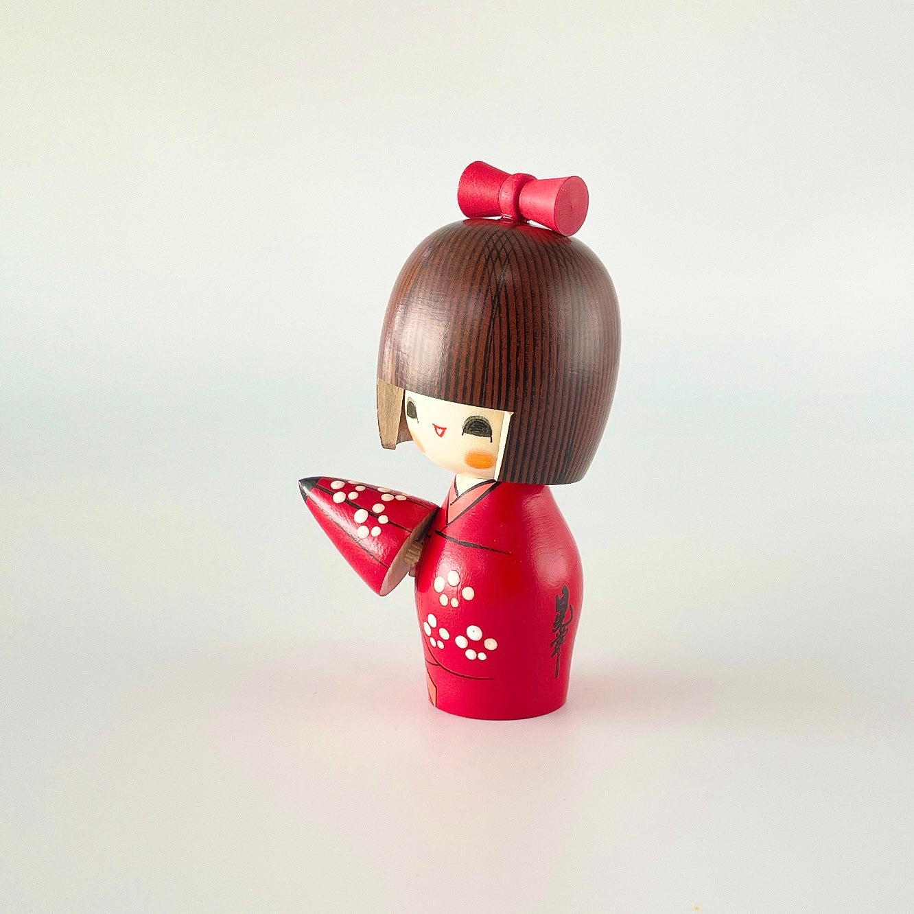 usaburo-kokeshi-ama-yadori-figurine-attente-de-la-pluie-140-mm image 2