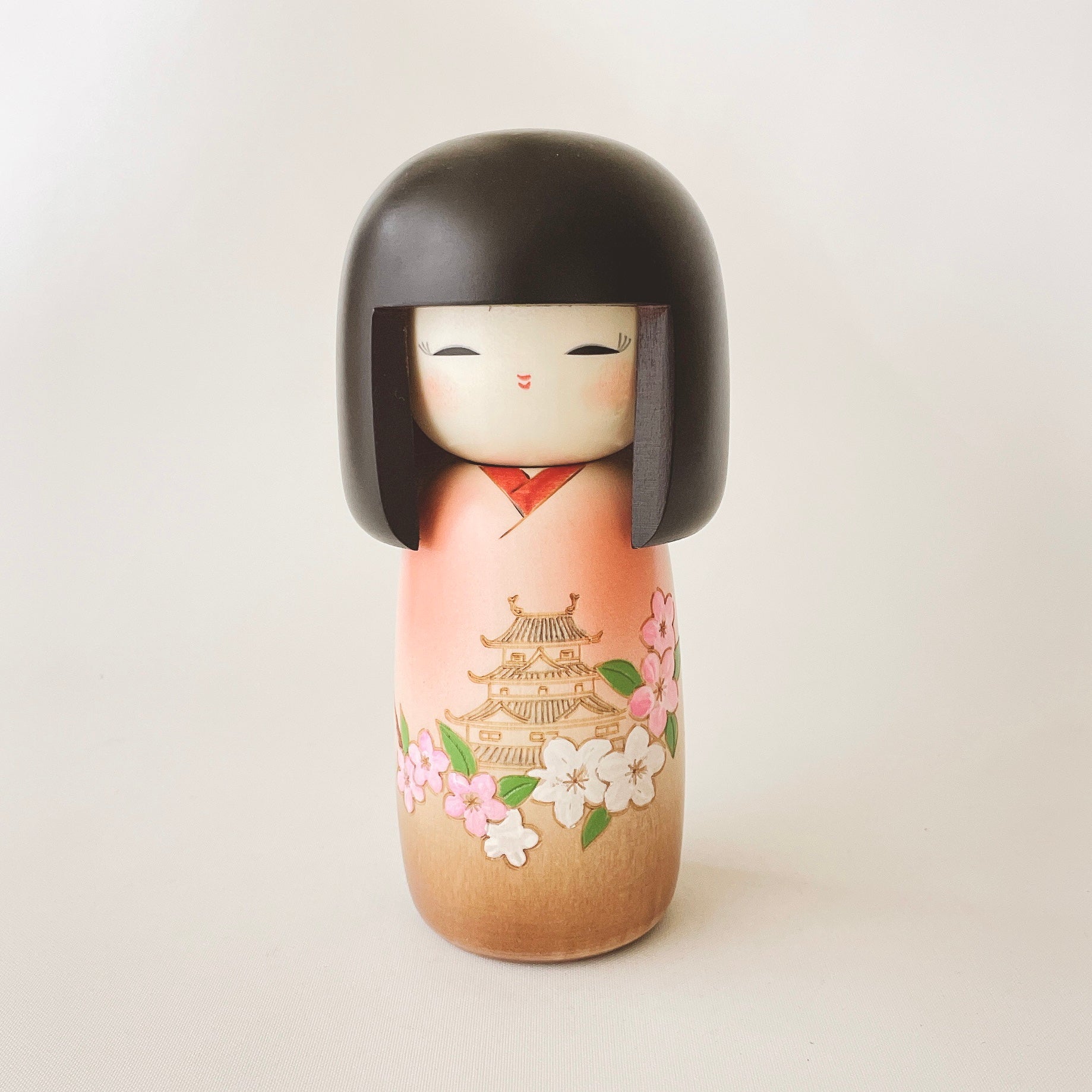 usaburo-kokeshi-joka-machi-poupee-ville-chateau-15-cm image 1