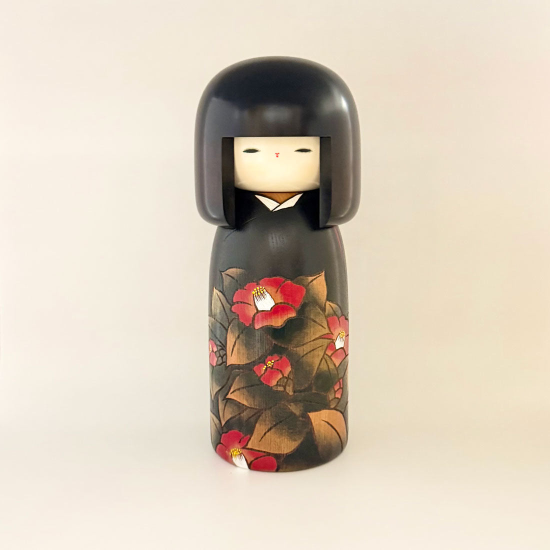 usaburo-kokeshi-ikutose-grande-poupee-kokeshi-28-cm-noire image 1