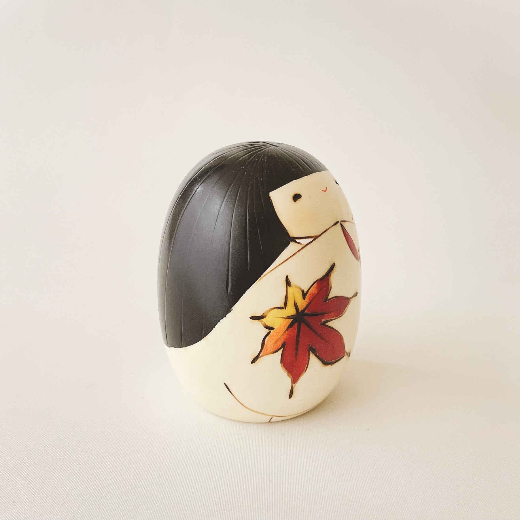 usaburo-kokeshi-aki-automne-yura-koro-yurakoro-9-cm-bois-mizuki image 4