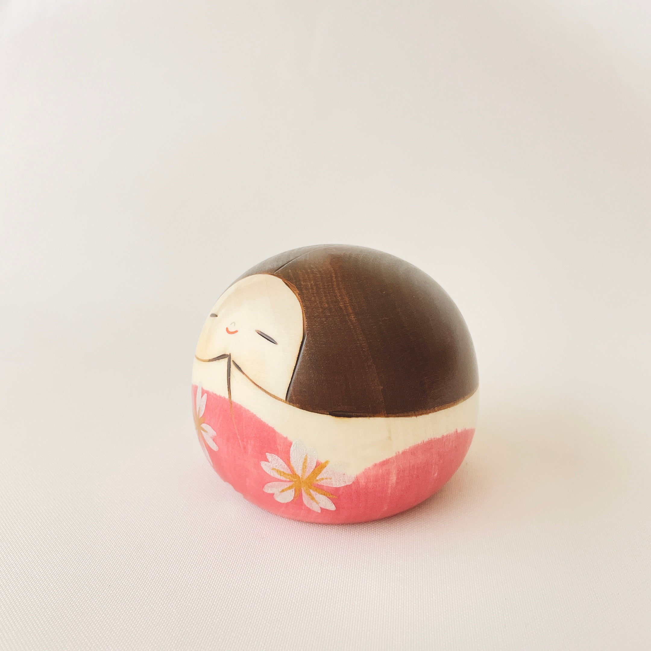 usaburo-kokeshi-hana-yama-montagne-de-fleurs-kokeshi-uf-6-cm image 2