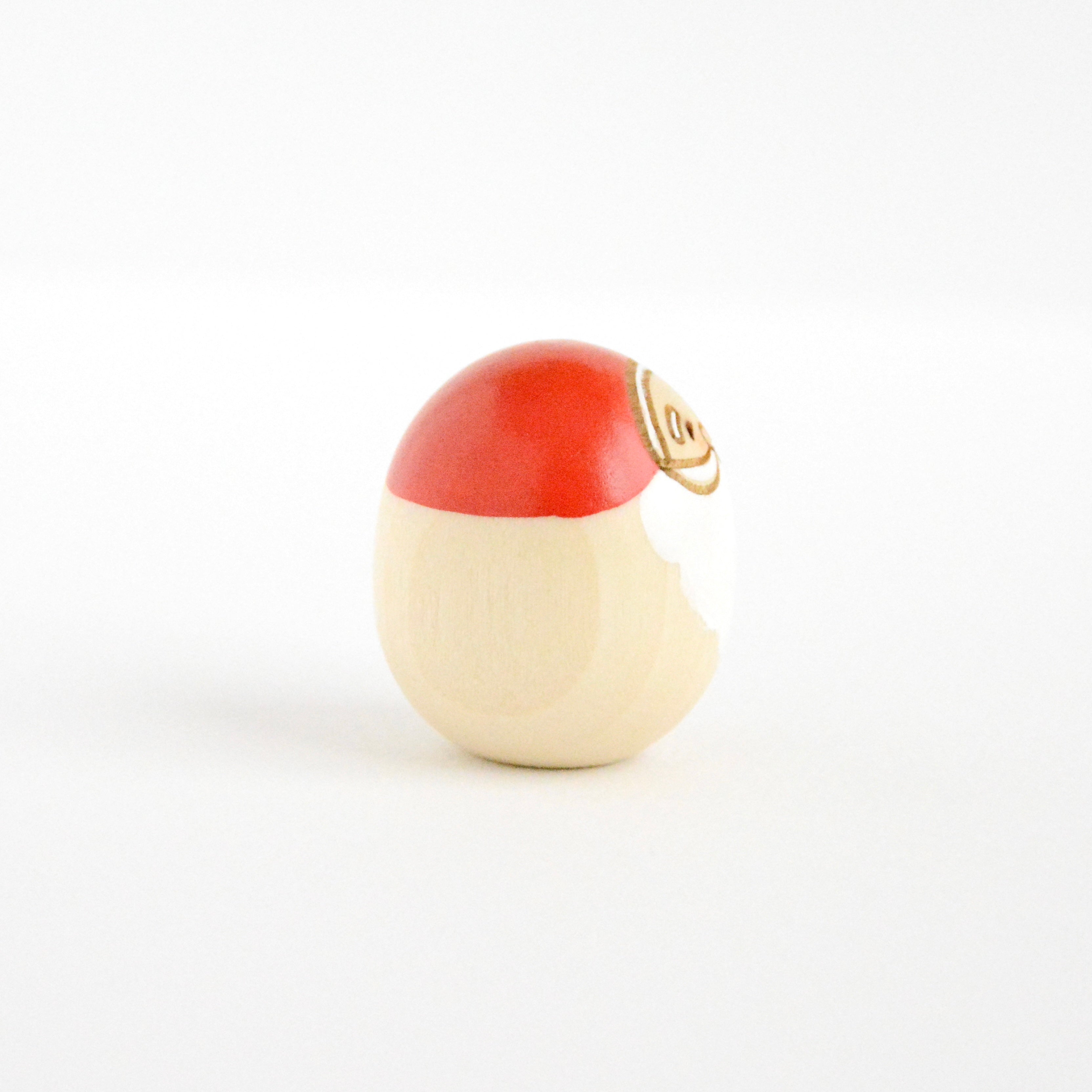 usaburo-kokeshi-mini-santa-uf-ss-figurine-artisanale-35-mm-rouge image 5