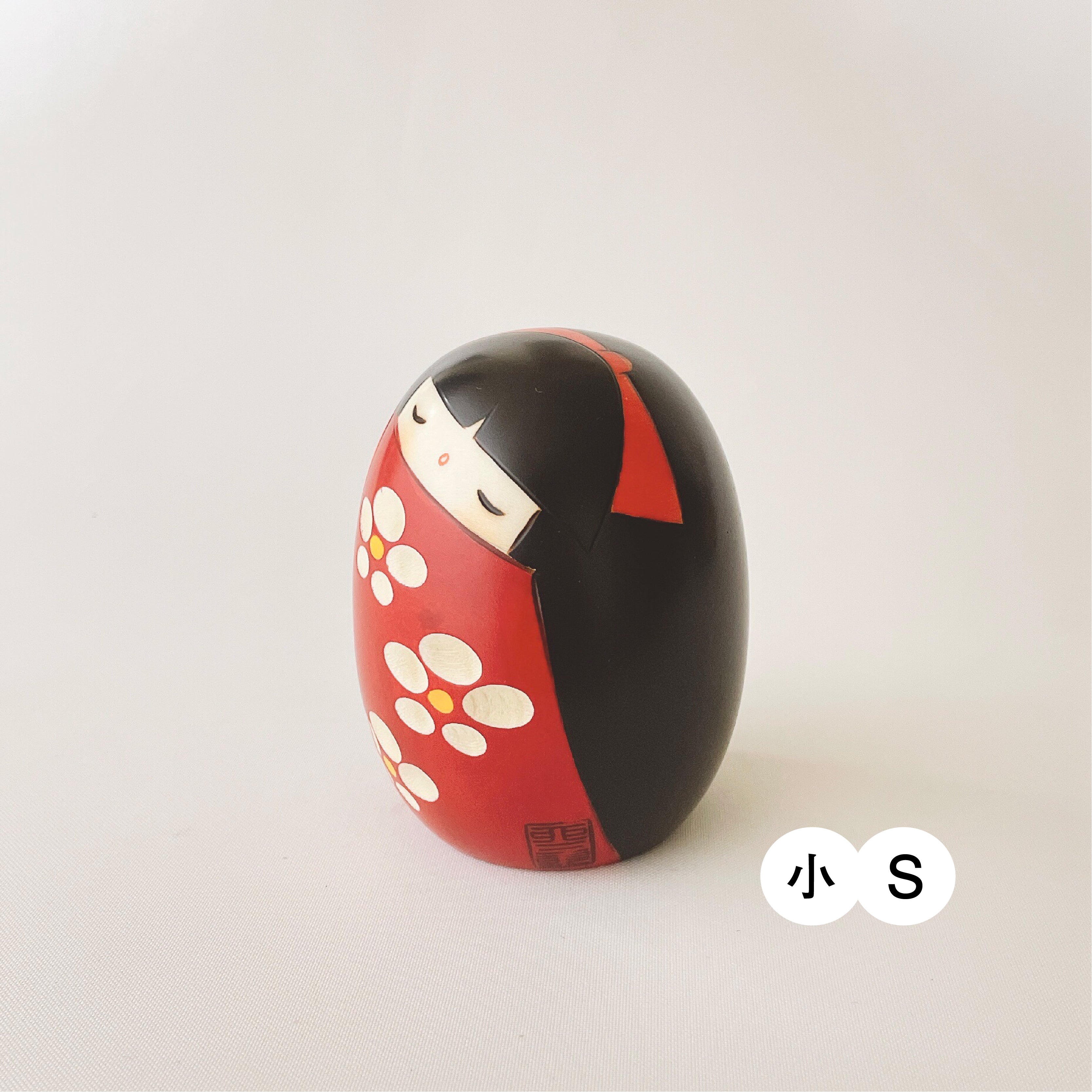 usaburo-kokeshi-shiroi-hana-taille-l-figurine-fleur-blanche-en-bois image 3