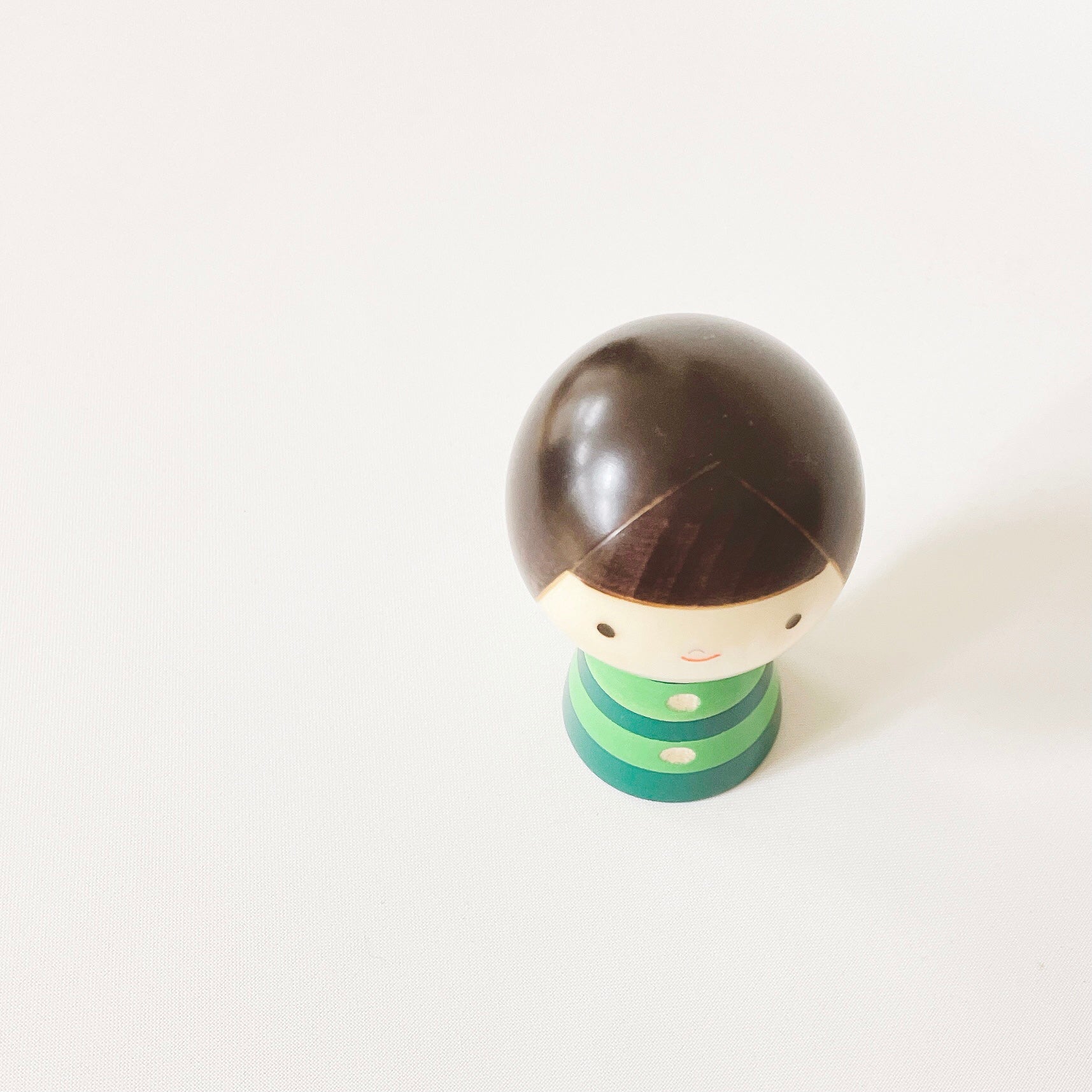 usaburo-kokeshi-boku-chan-gar-on-figurine-artisanale-90-mm image 5
