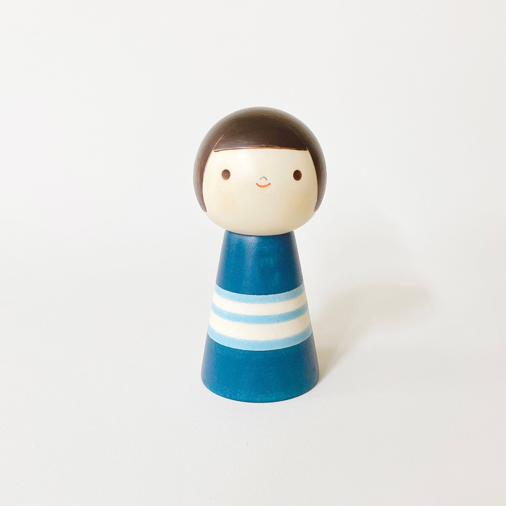 usaburo-kokeshi-n-n-grand-fr-re-figurine-kokeshi-artisanale-11-5-cm-bleue image 1