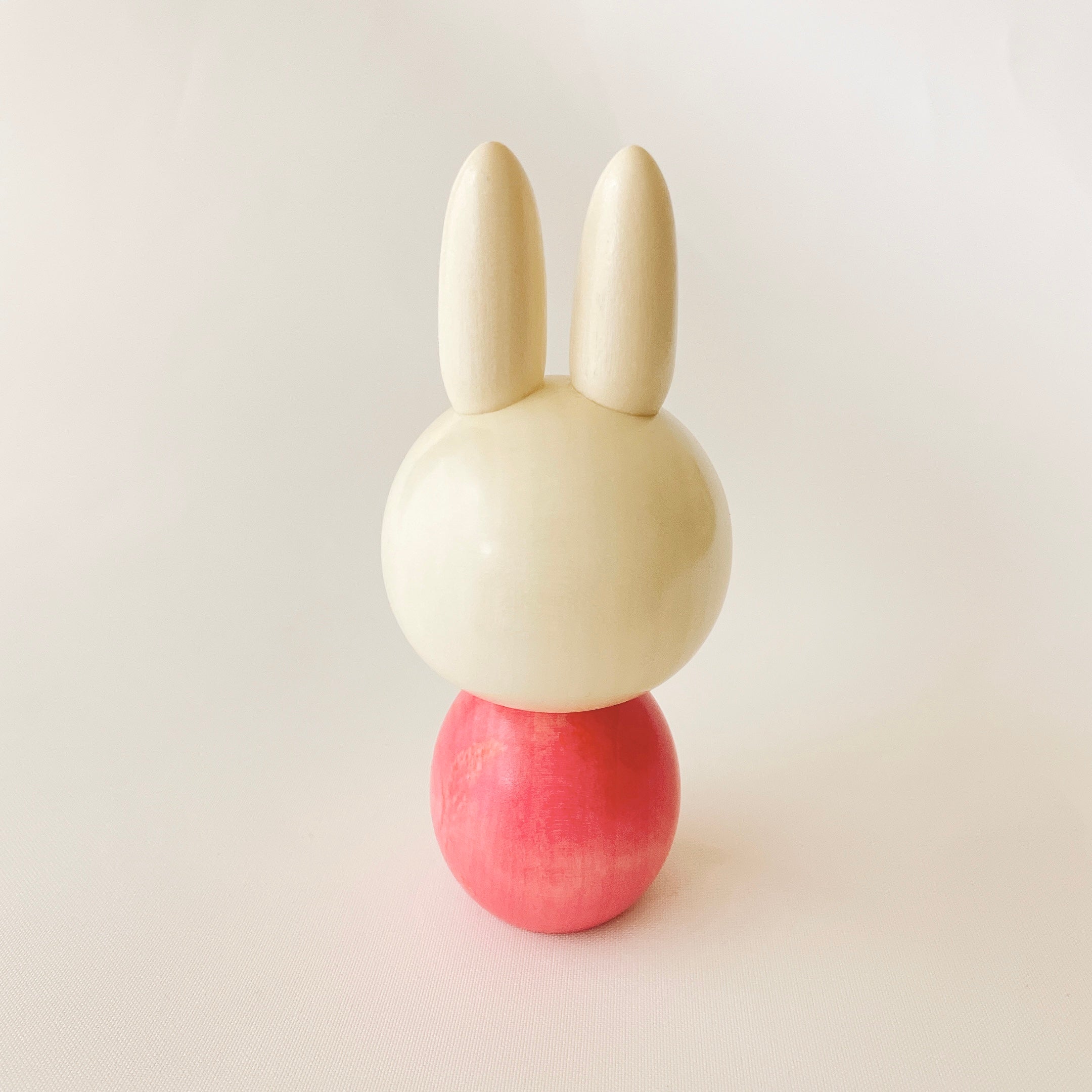 usaburo-kokeshi-usa-chan-lapin-rose-figurine-artisanale-13-cm image 3