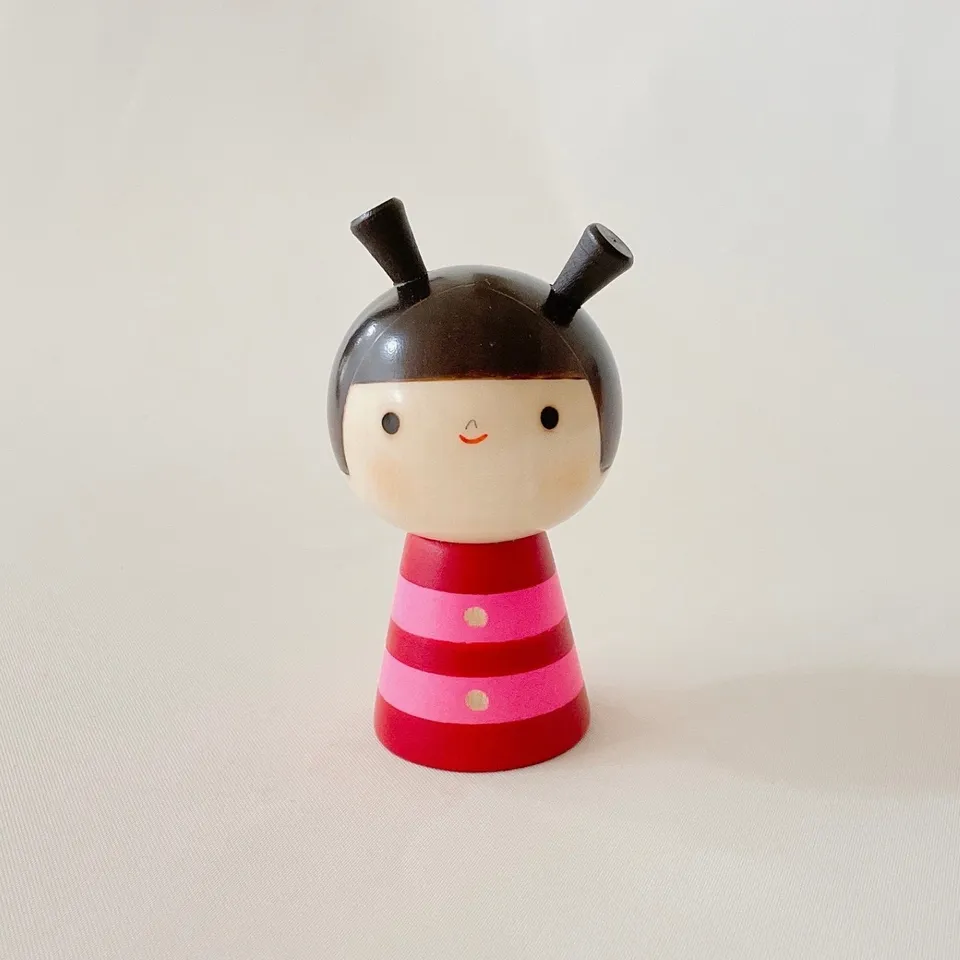 usaburo-kokeshi-watashi-girl-95-mm-rose-paume image 1