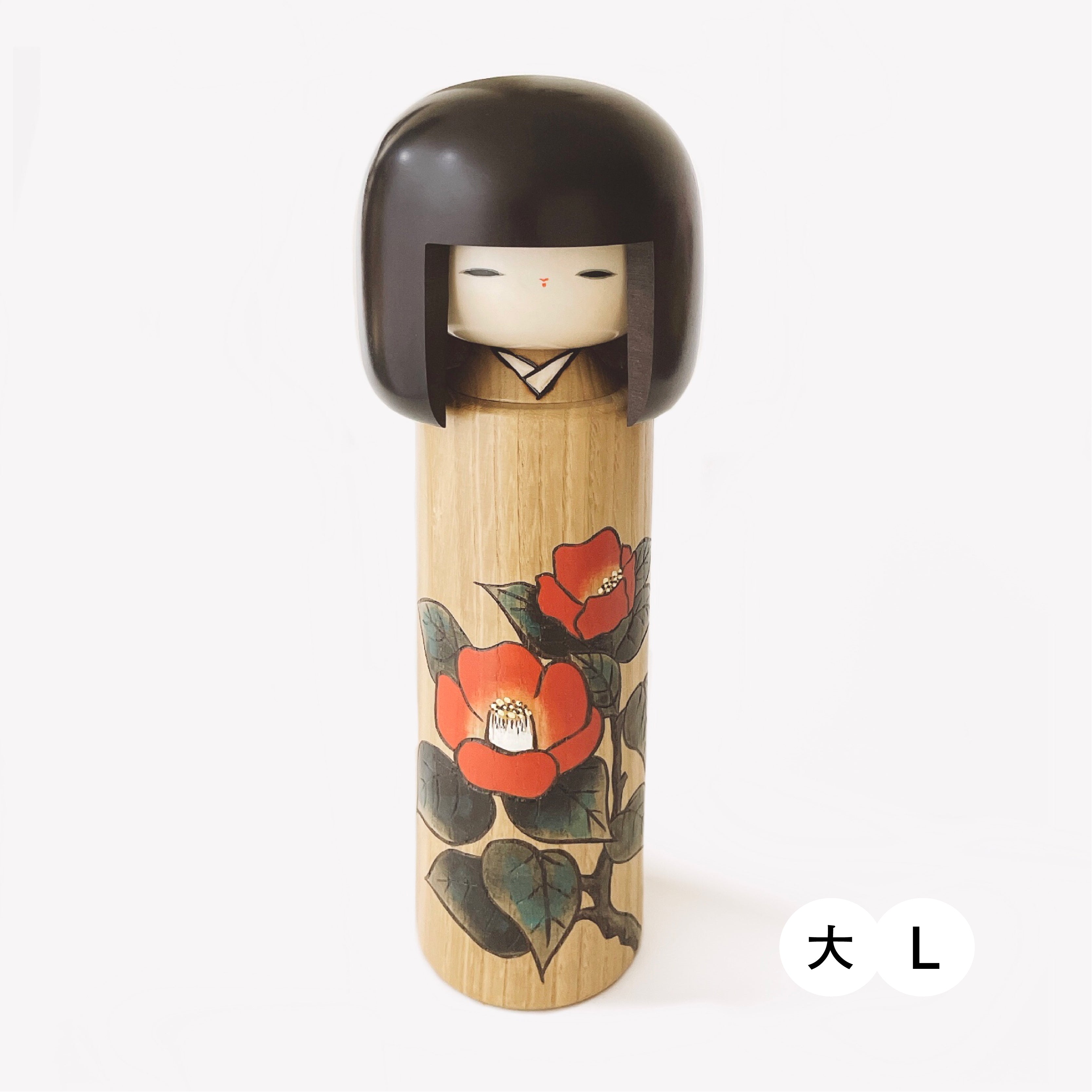 usaburo-kokeshi-tsubaki-goyomi-when-camellia-blooms-figurine-kokeshi-artisanale- image 2