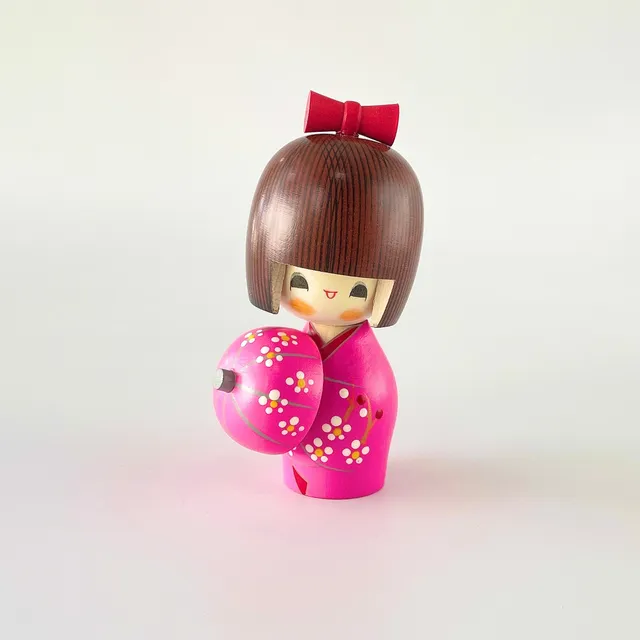 usaburo-kokeshi-haru-urara-beautiful-spring-poup-e-kokeshi-artisanale-14-cm image 1