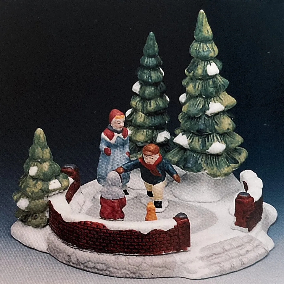 lemax-skating-pond-patinoire-miniature-de-village image 1