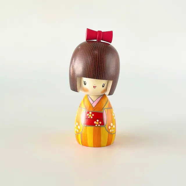 usaburo-kokeshi-otome-gokoro-feeling-in-love-kokeshi-14-cm image 1