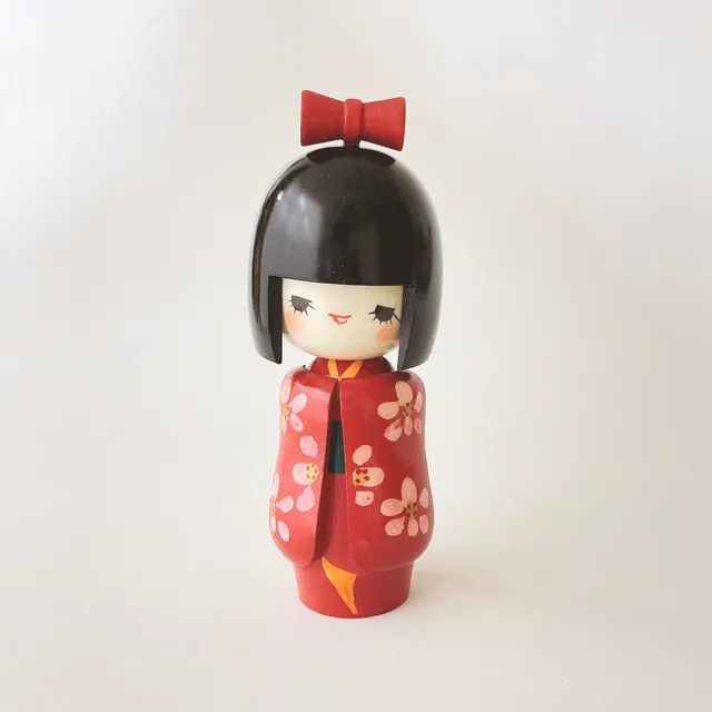 usaburo-kokeshi-otome-sode-figurine-kimono-15-cm image 1