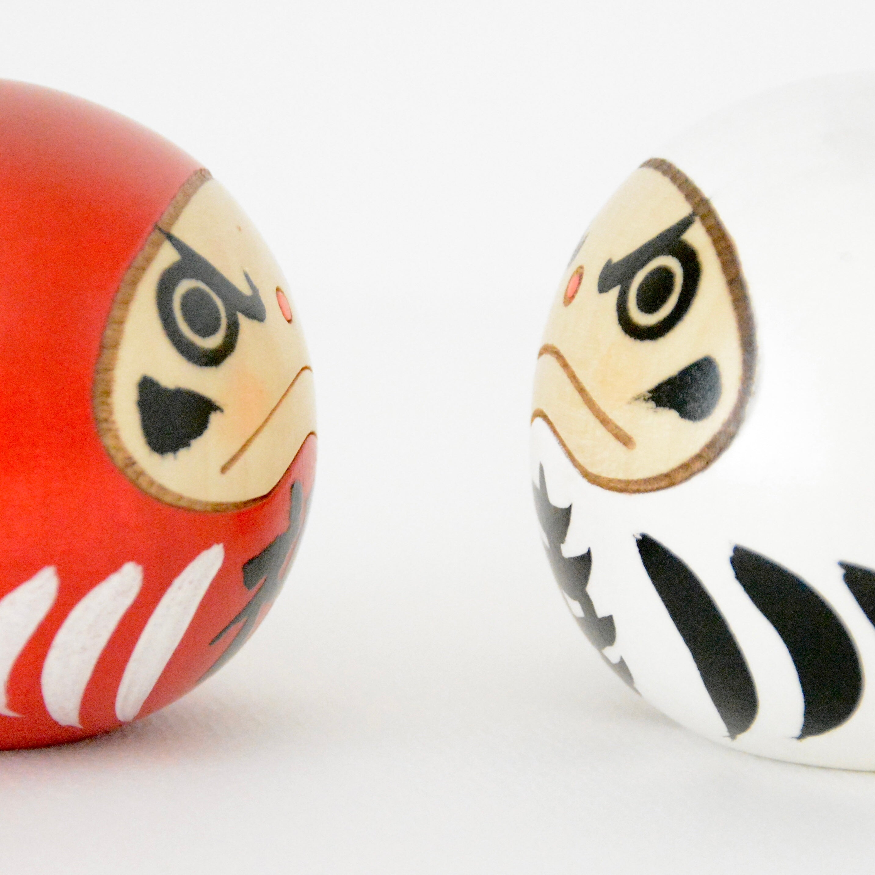 usaburo-kokeshi-kofuku-daruma-rouge-porte-bonheur-culbuto-50-mm image 4