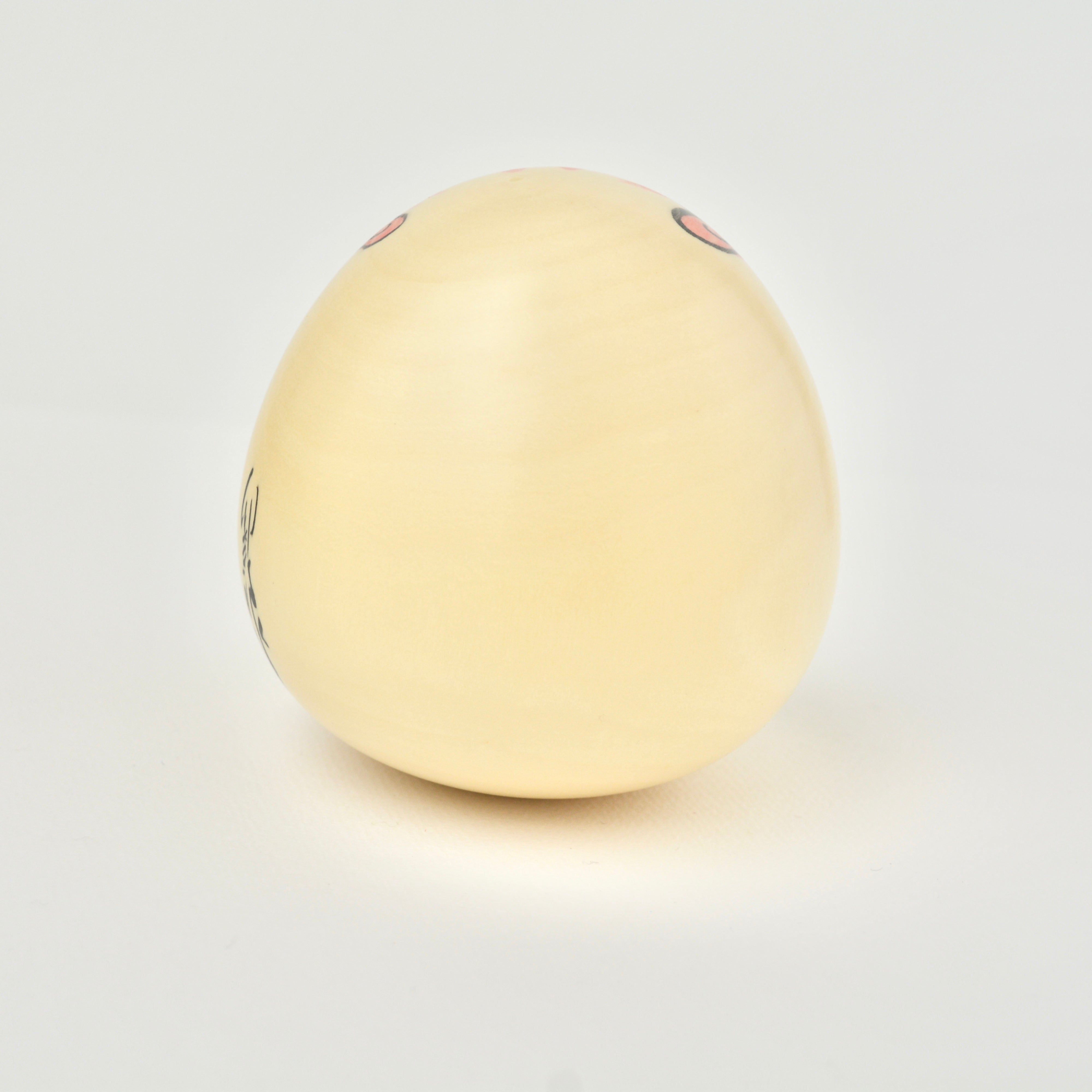 usaburo-kokeshi-koro-koro-daruma-blanc-culbuto-porte-bonheur-9-cm image 4