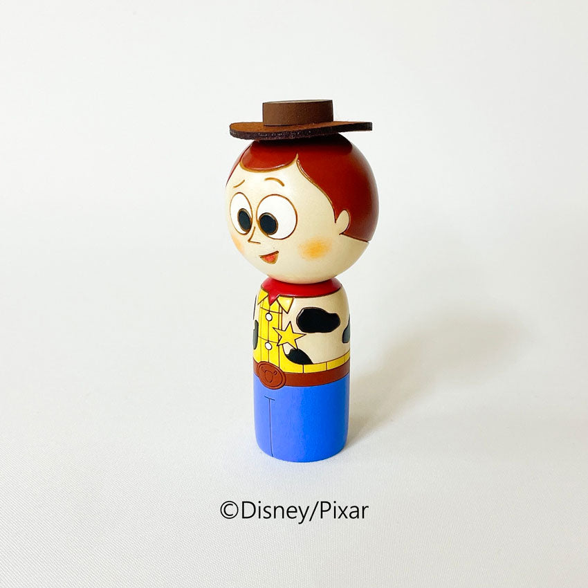 usaburo-kokeshi-toy-story-woody-figurine-artisanale-11-5-cm image 2