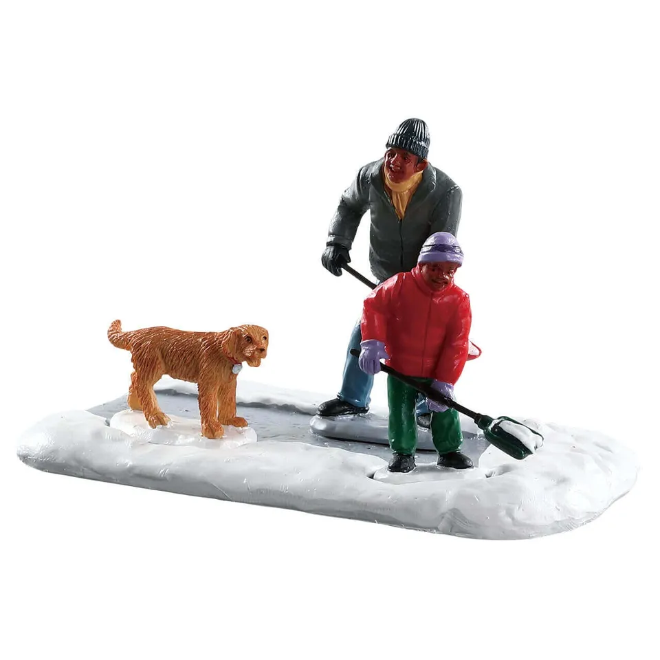 lemax-dad-gets-help-figurine-p-re-no-l-et-enfant-pour-village-miniature image 1