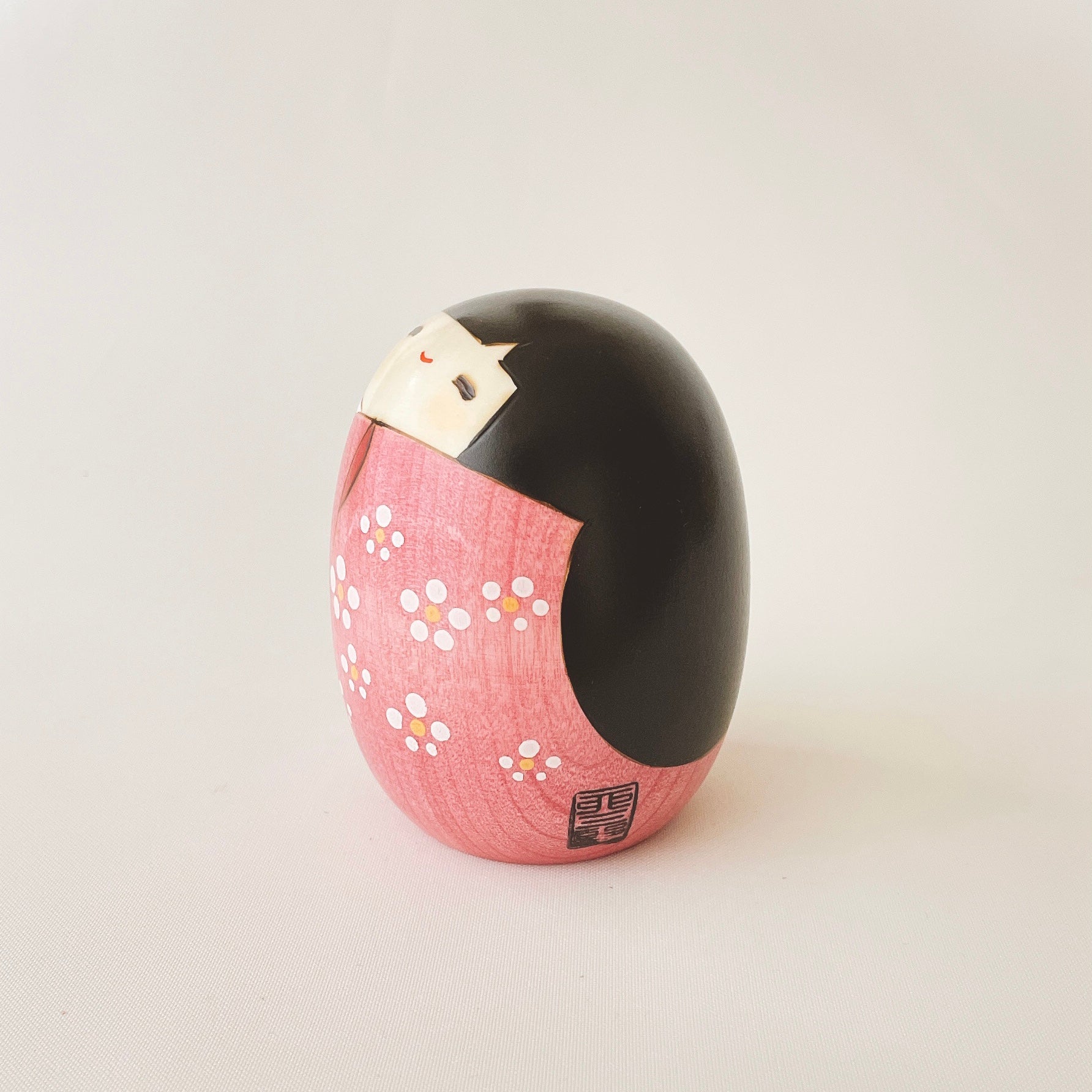 usaburo-kokeshi-shiawase-l-pink-90-mm-fleur-prunier image 2