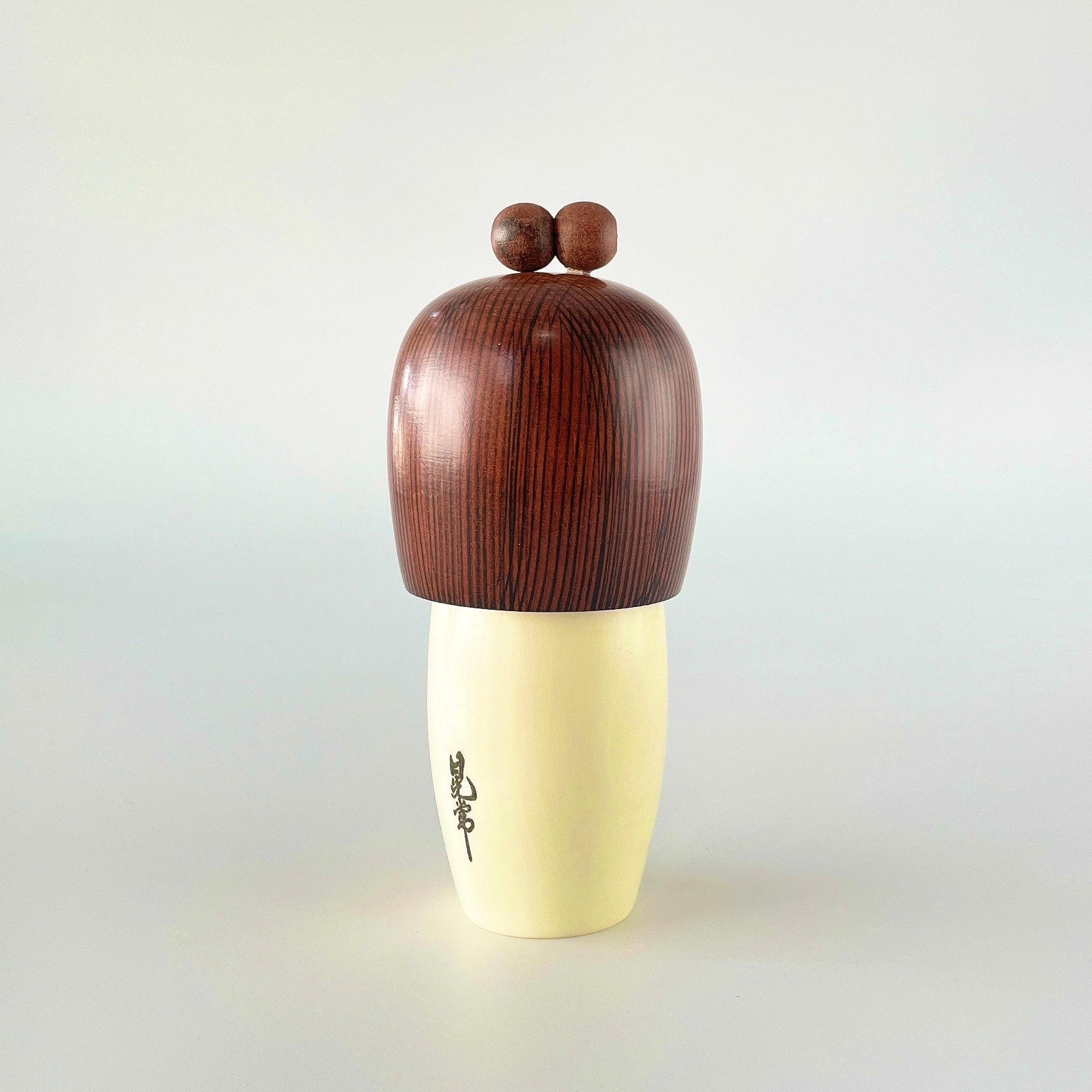 usaburo-kokeshi-haru-no-yume-spring-dream-16-cm image 3
